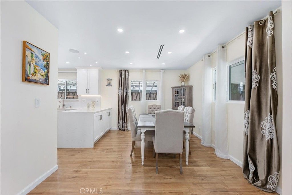 Image 11 of property listing at 8416 Rhea Avenue, Northridge, CA 91324