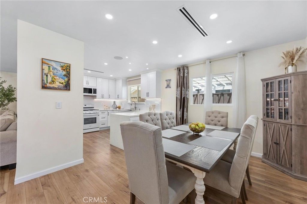 Image 12 of property listing at 8416 Rhea Avenue, Northridge, CA 91324