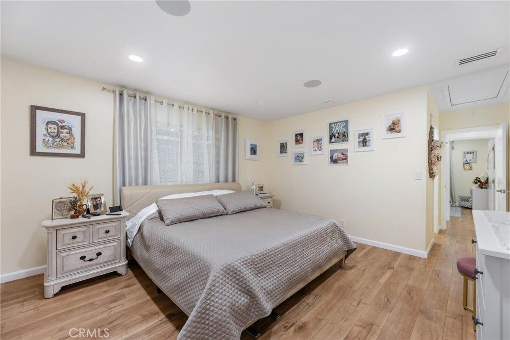 Image 16 of property listing at 8416 Rhea Avenue, Northridge, CA 91324