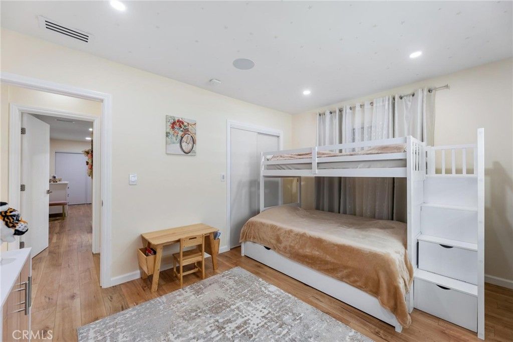 Image 19 of property listing at 8416 Rhea Avenue, Northridge, CA 91324
