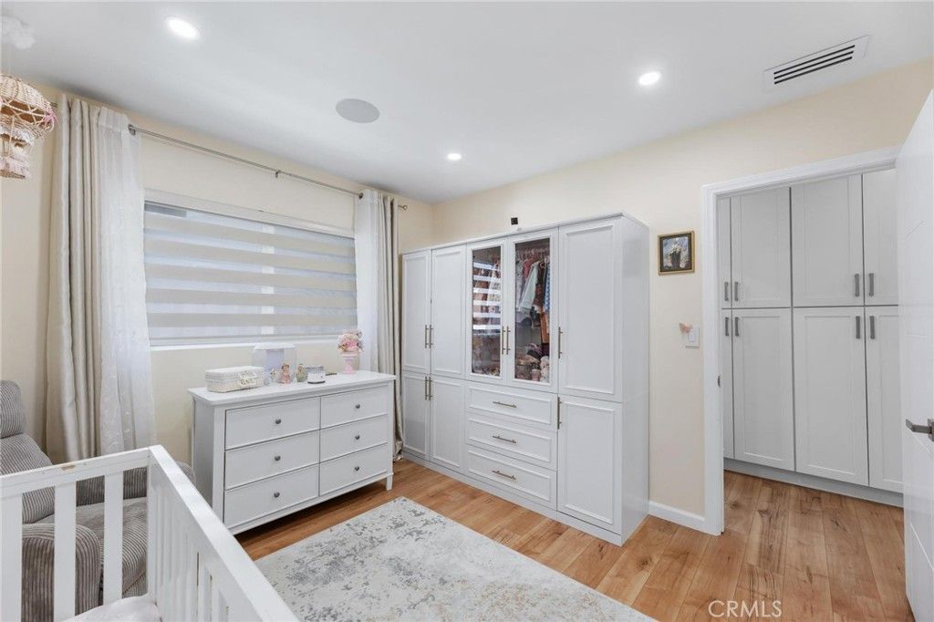 Image 22 of property listing at 8416 Rhea Avenue, Northridge, CA 91324