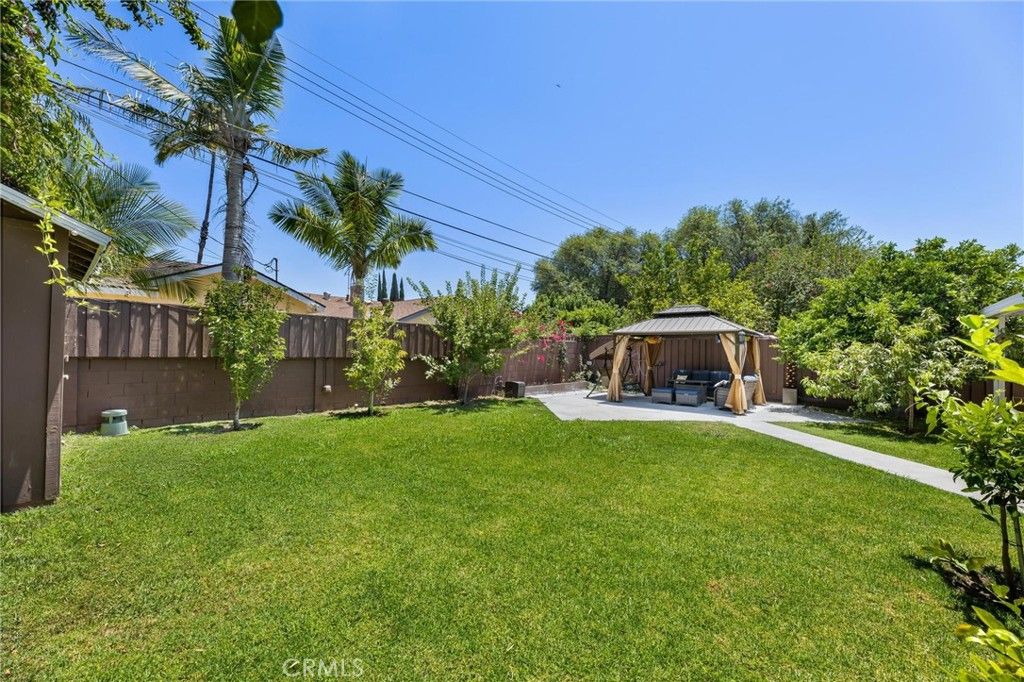 Image 26 of property listing at 8416 Rhea Avenue, Northridge, CA 91324