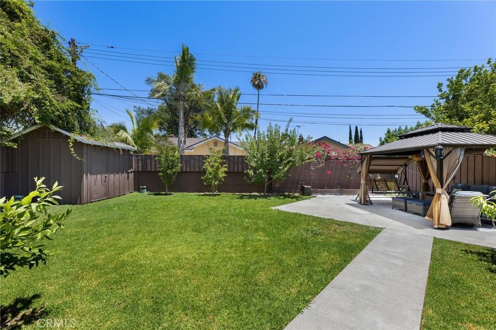 Image 27 of property listing at 8416 Rhea Avenue, Northridge, CA 91324