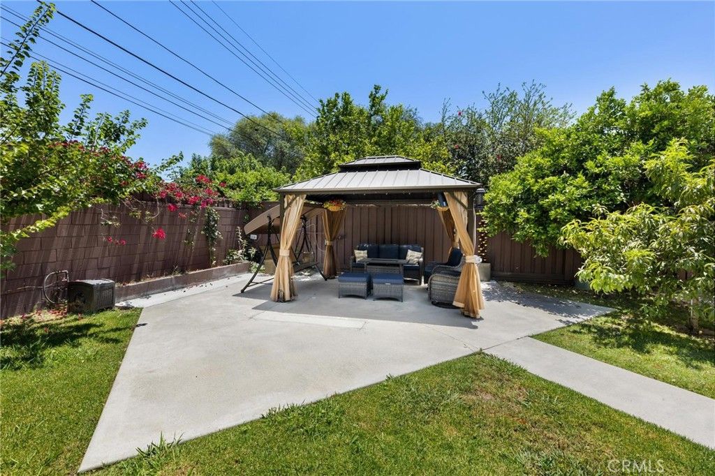 Image 29 of property listing at 8416 Rhea Avenue, Northridge, CA 91324