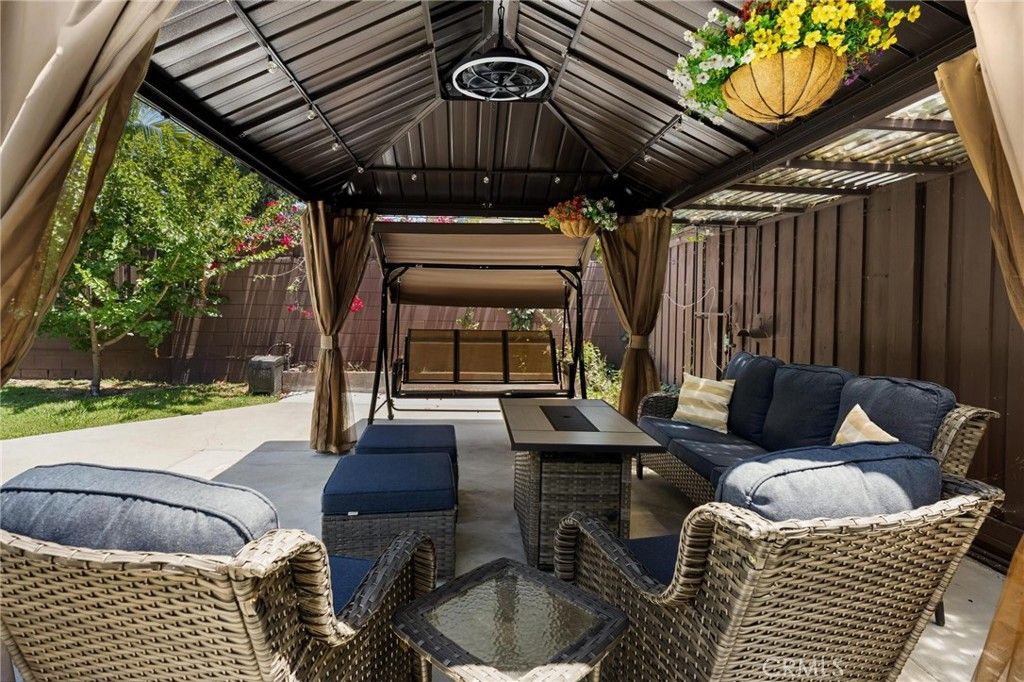 Image 30 of property listing at 8416 Rhea Avenue, Northridge, CA 91324