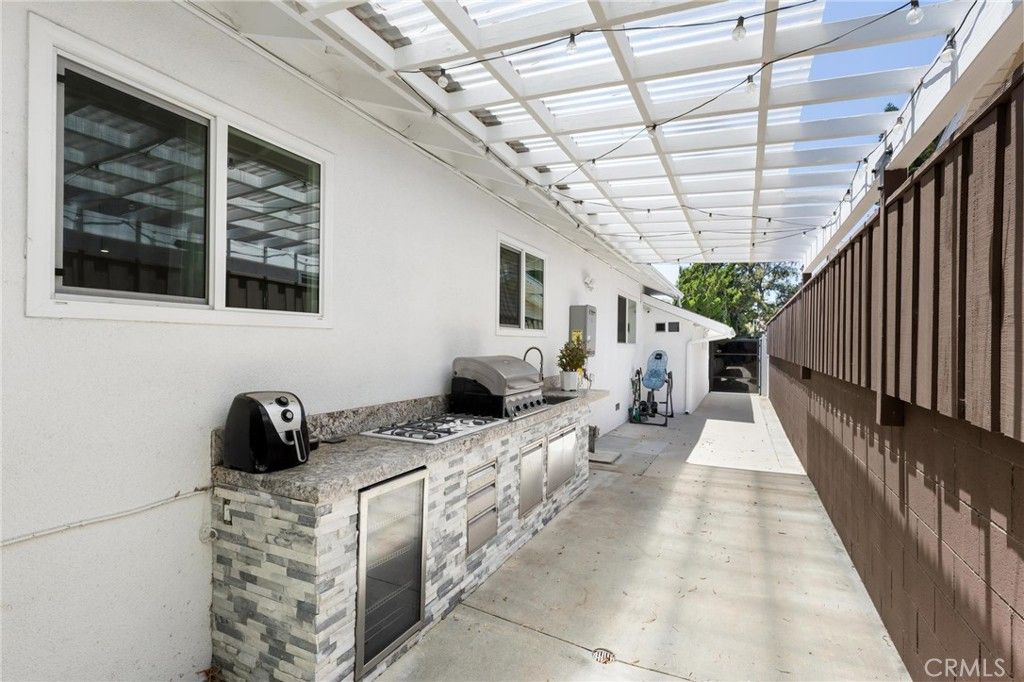Image 34 of property listing at 8416 Rhea Avenue, Northridge, CA 91324