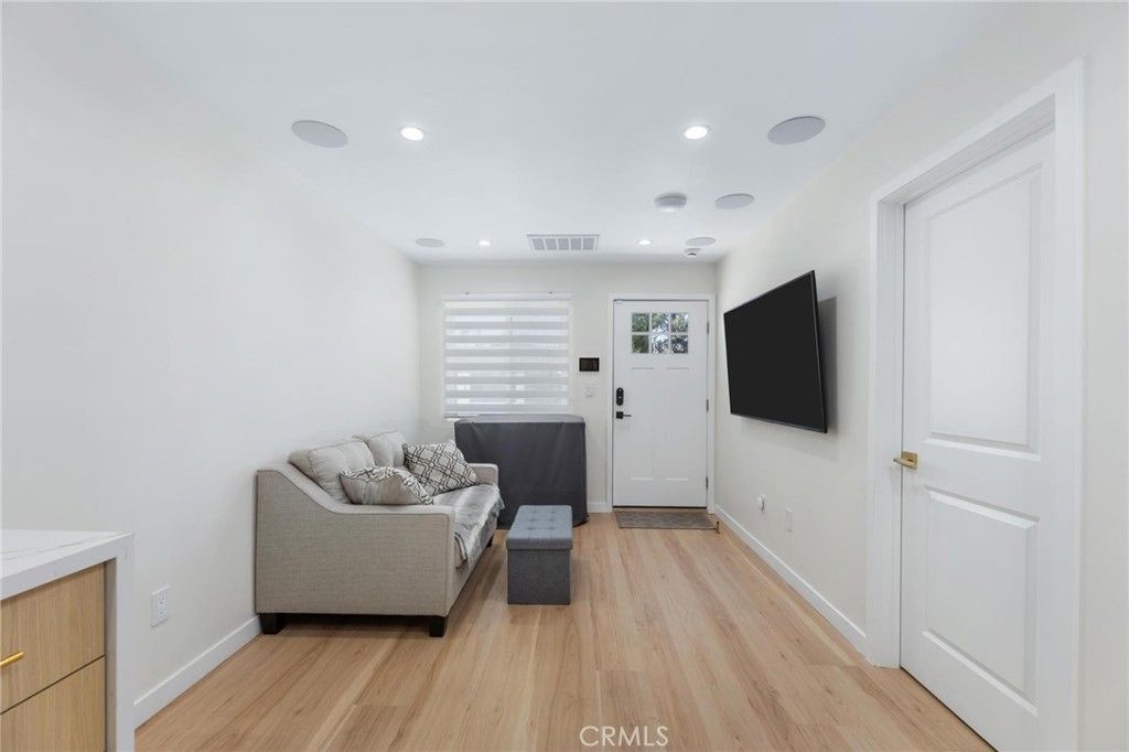 Image 38 of property listing at 8416 Rhea Avenue, Northridge, CA 91324