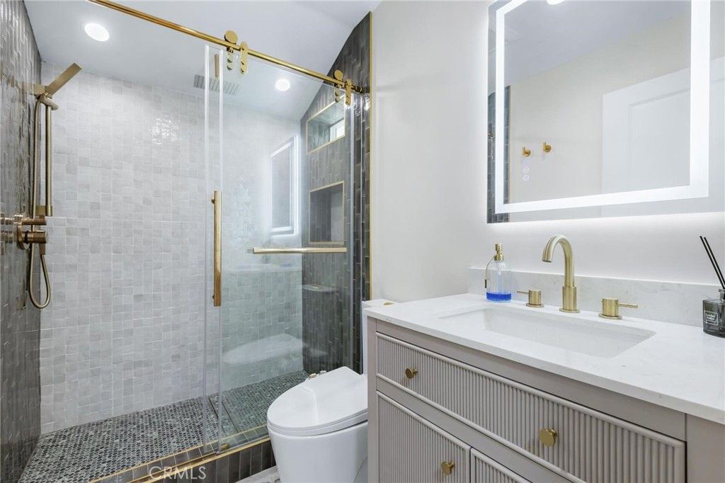Image 42 of property listing at 8416 Rhea Avenue, Northridge, CA 91324