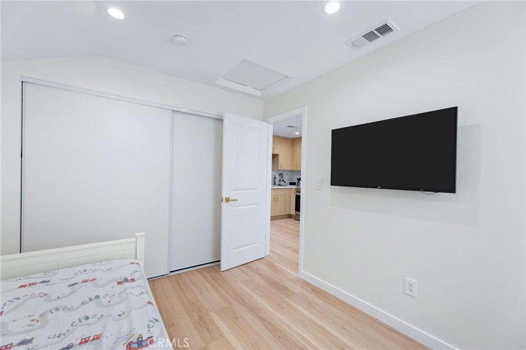Image 44 of property listing at 8416 Rhea Avenue, Northridge, CA 91324