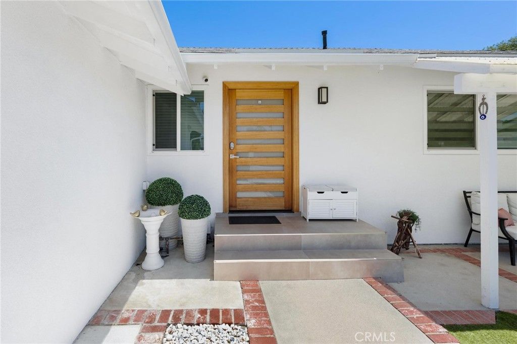 Image 6 of property listing at 8416 Rhea Avenue, Northridge, CA 91324