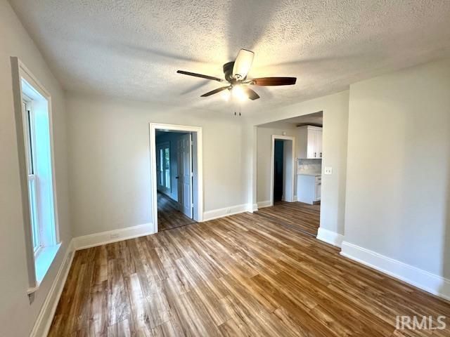 6175 S Oakwood Street, North Judson, IN 46366