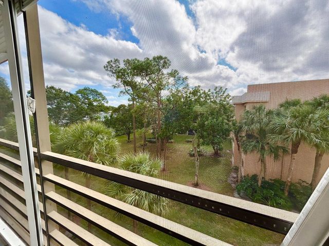 4700 Lucerne Lakes Boulevard W 407, Lake Worth, FL 33467