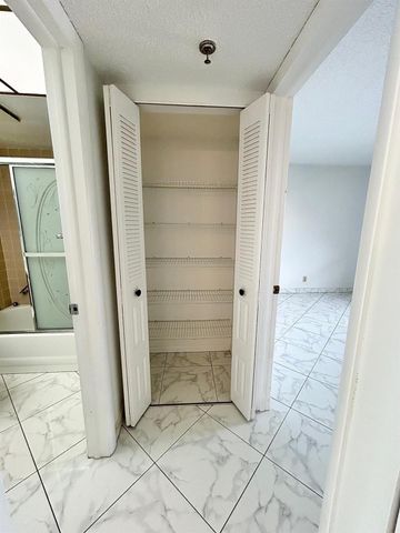 4700 Lucerne Lakes Boulevard W 407, Lake Worth, FL 33467