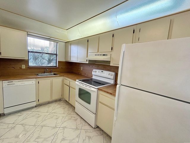 4700 Lucerne Lakes Boulevard W 407, Lake Worth, FL 33467