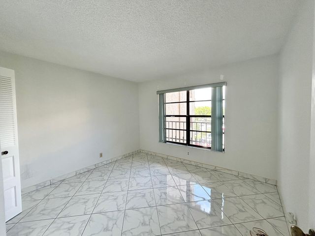 4700 Lucerne Lakes Boulevard W 407, Lake Worth, FL 33467