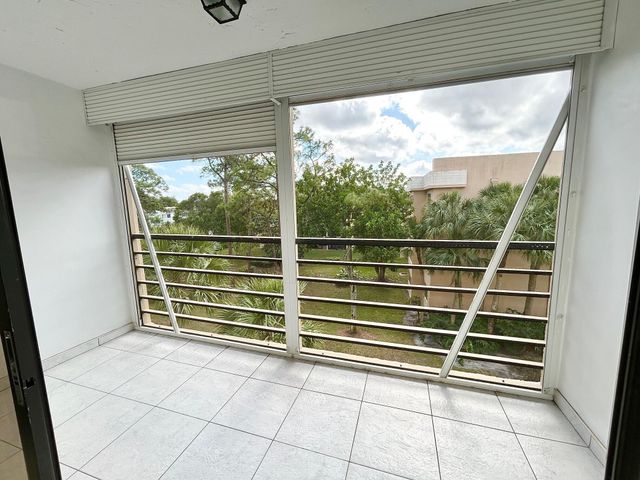 4700 Lucerne Lakes Boulevard W 407, Lake Worth, FL 33467