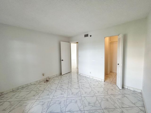 4700 Lucerne Lakes Boulevard W 407, Lake Worth, FL 33467