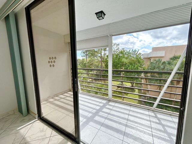 4700 Lucerne Lakes Boulevard W 407, Lake Worth, FL 33467