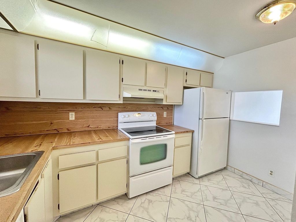 4700 Lucerne Lakes Boulevard W 407, Lake Worth, FL 33467