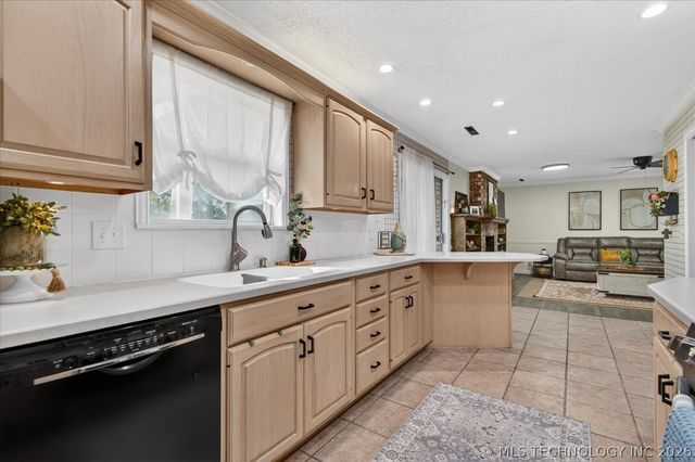 502 S Barclay Avenue, Dewey, OK 74029