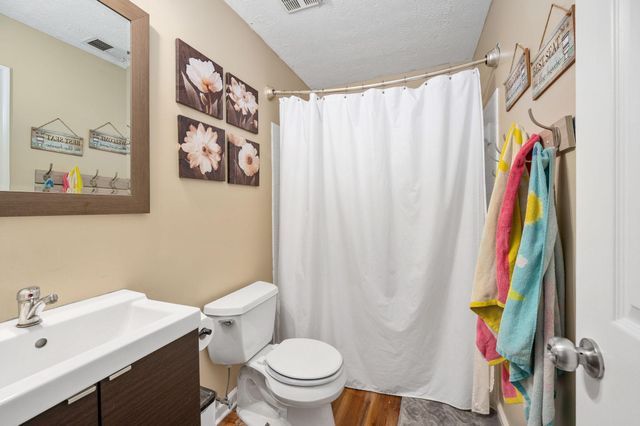 100 SURREY DR, Ruther Glen, VA 22546
