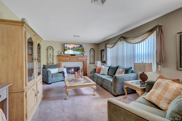 1453 7th Street, West Babylon, NY 11704