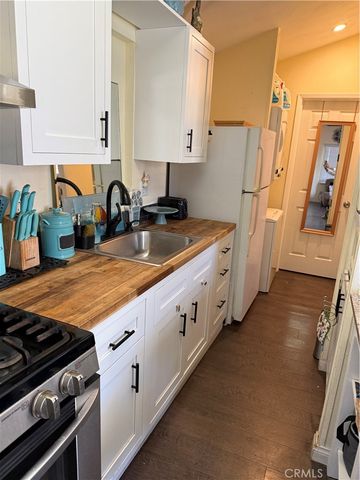 1660 Whittier Ave 4, Costa Mesa, CA 92627