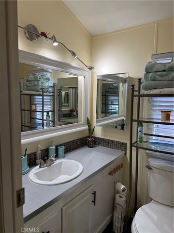 1660 Whittier Ave 4, Costa Mesa, CA 92627