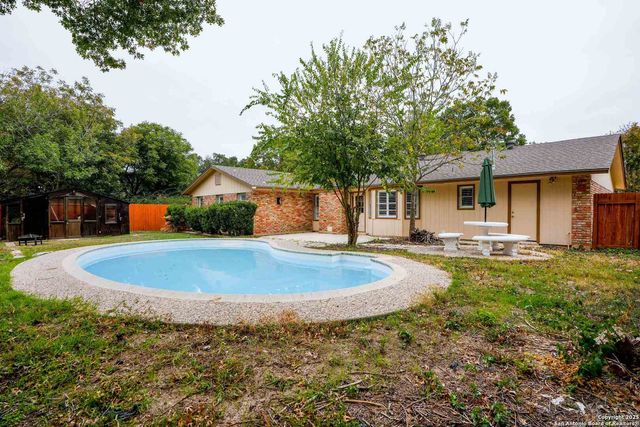 123 Granada, Universal City, TX 78148