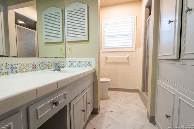 123 Granada, Universal City, TX 78148