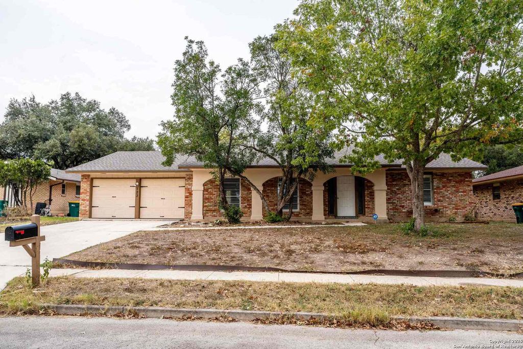 123 Granada, Universal City, TX 78148