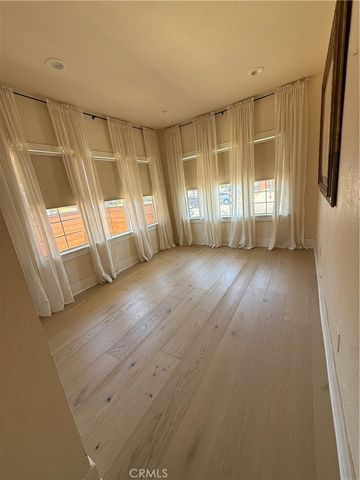 2255 W 29th St, Los Angeles, CA 90018