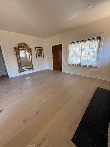 2255 W 29th St, Los Angeles, CA 90018