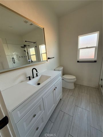 2255 W 29th St, Los Angeles, CA 90018