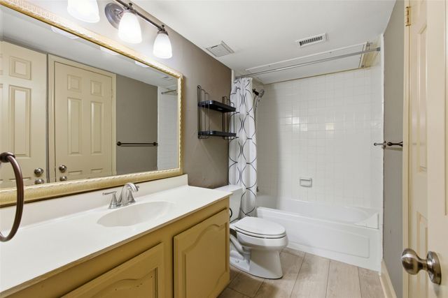 700 Canyon Side Way, Irving, TX 75063