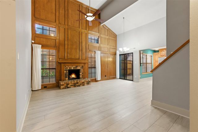 700 Canyon Side Way, Irving, TX 75063