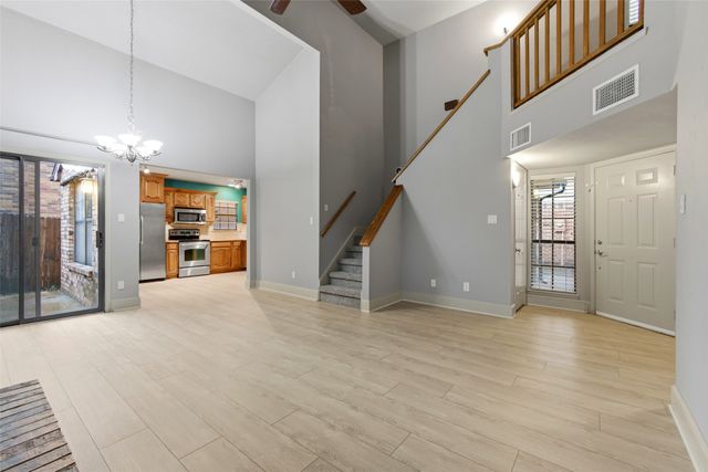 700 Canyon Side Way, Irving, TX 75063