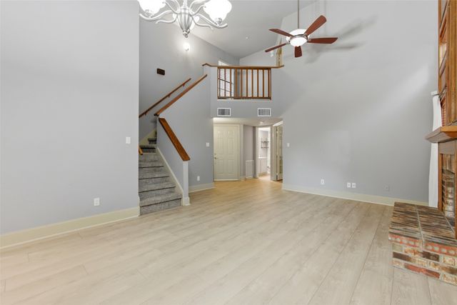 700 Canyon Side Way, Irving, TX 75063