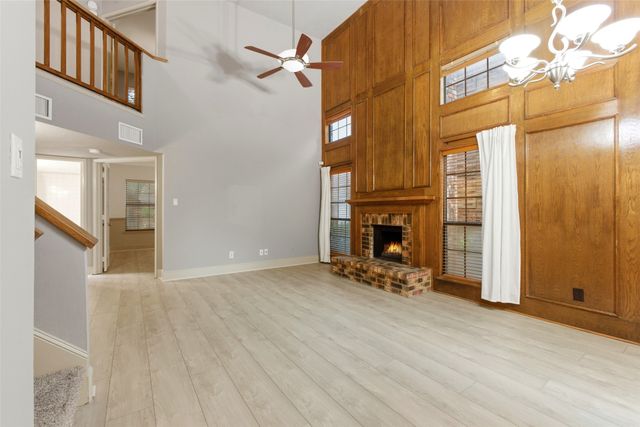 700 Canyon Side Way, Irving, TX 75063