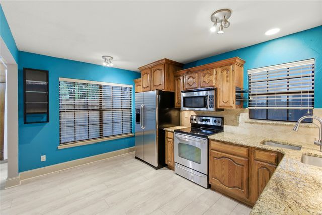 700 Canyon Side Way, Irving, TX 75063