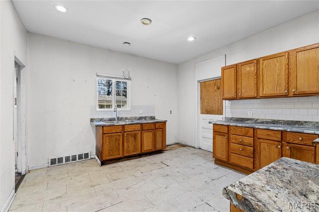 8621 Martony Lane, Berkeley, MO 63134