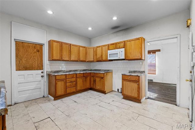 8621 Martony Lane, Berkeley, MO 63134