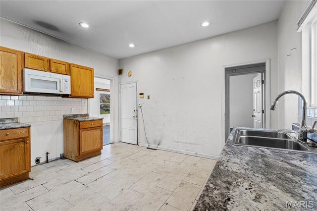 8621 Martony Lane, Berkeley, MO 63134