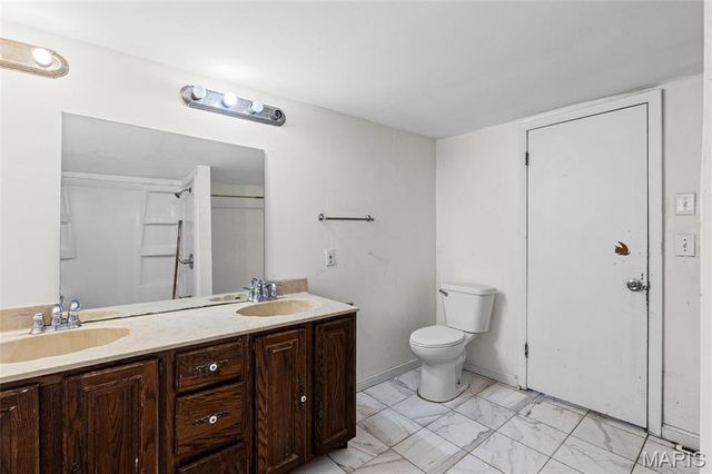 8621 Martony Lane, Berkeley, MO 63134