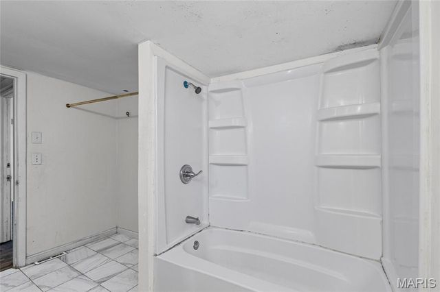 8621 Martony Lane, Berkeley, MO 63134