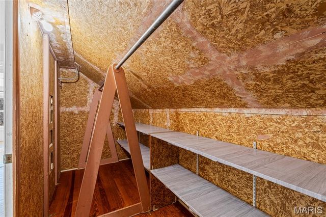 8621 Martony Lane, Berkeley, MO 63134