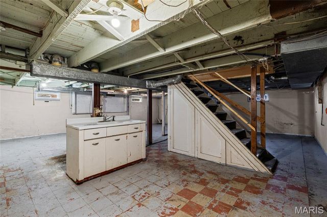 8621 Martony Lane, Berkeley, MO 63134