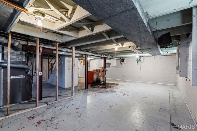 8621 Martony Lane, Berkeley, MO 63134