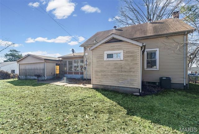 8621 Martony Lane, Berkeley, MO 63134