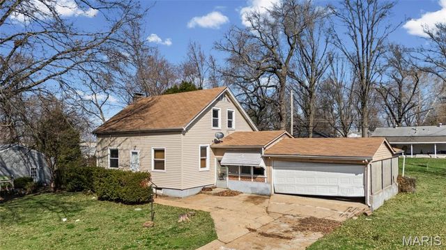 8621 Martony Lane, Berkeley, MO 63134